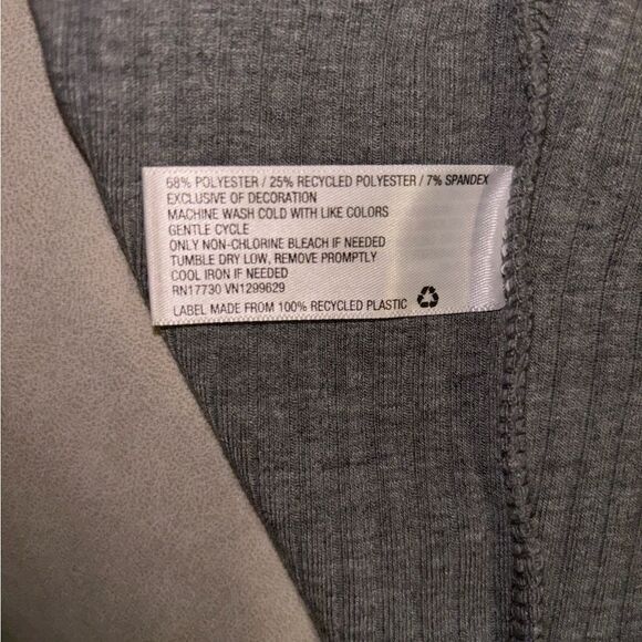 Bundle of 5 NWT Wild Fable Women’s Cropped Tank Tops | Medium Gray | V-Neck - Picture 4 of 4